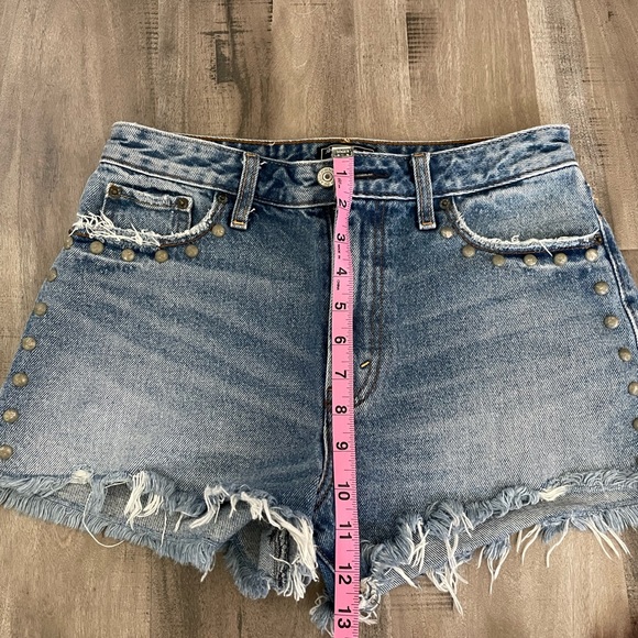 Abercrombie Studded Denim Shorts - Picture 6 of 6
